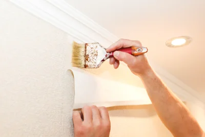 Pose de papier peint à Glux-en-Glenne — revêtements muraux et toiles de verre